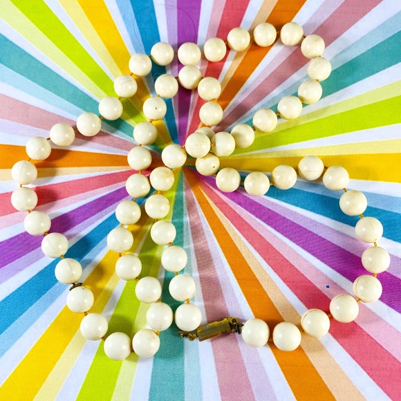 Long cream vintage lucite beaded necklace 1980s New Wave - Picture 1 of 2